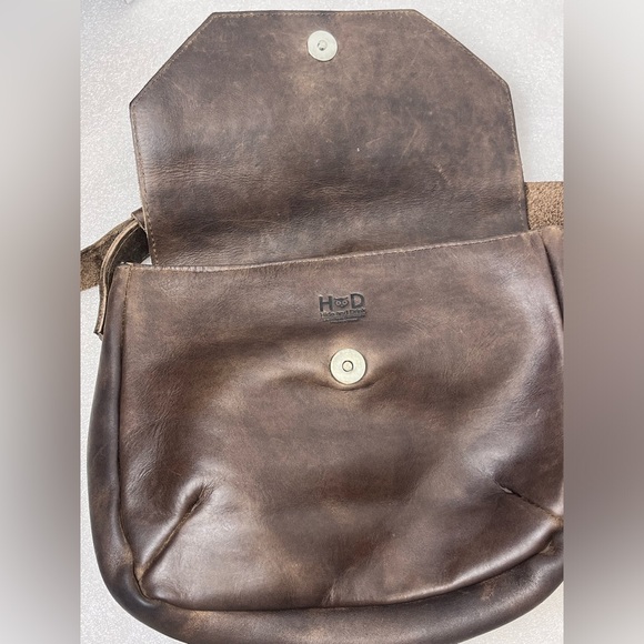 Hide & Drink, Everyday Crossbody Bag Handmade Leather - Picture 7 of 9